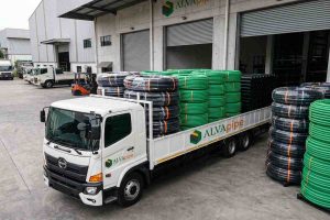 Armada pengiriman pipa HDPE dan PPR ALVApipe dari pabrik Jatake Tangerang untuk kebutuhan proyek dan toko material di seluruh Indonesia.